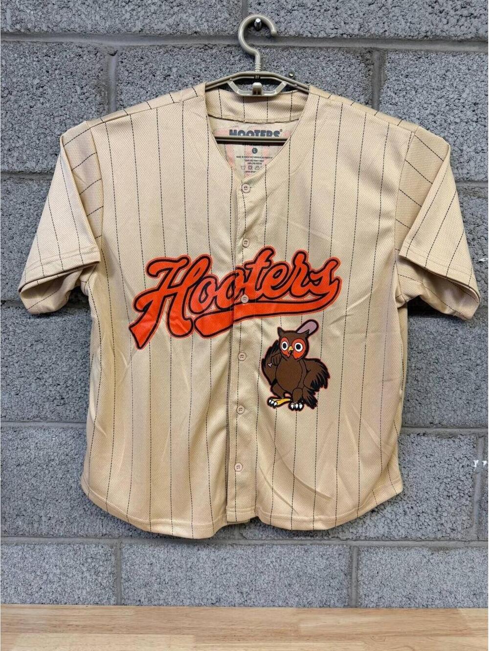 2010s Hooters Owl Baseball Jersey Tan Pinstripe Large Y2K